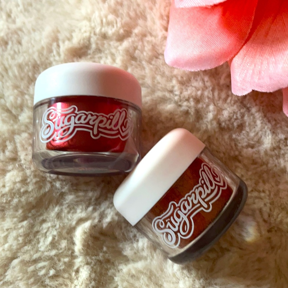 Sugarpill loose eyeshadow in Asylum and Penelope